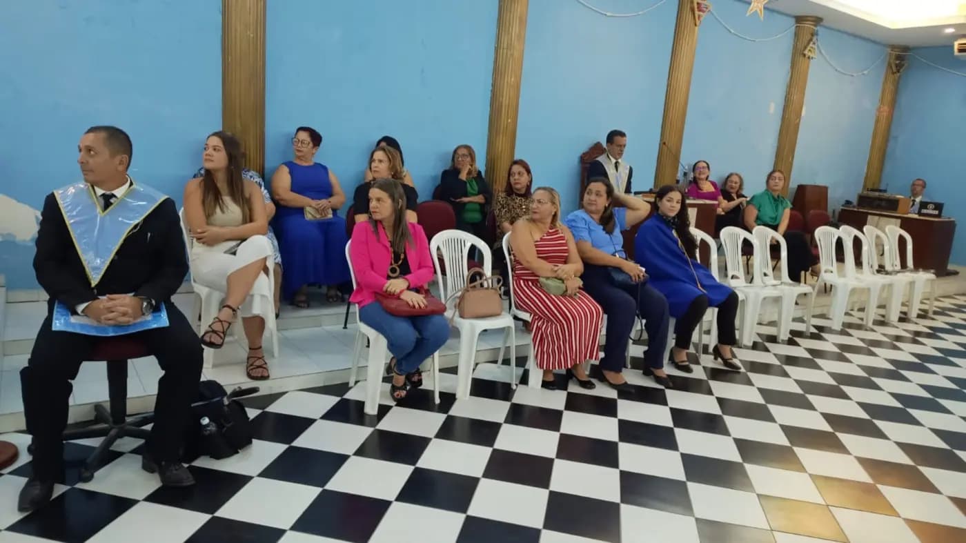 Registro fotográfico: PARTICIPAÇÃO DO GRÃO-MESTRE DO GOB/RN NA SESSÃO MAGNA PÚBLICA CONJUNTA EM COMEMORAÇÃO AO DIA DAS MÃES, REALIZADA PELAS LOJAS MAÇÔNICAS UNIÃO NATALENSE Nº 2.414, AURORA DO ORIENTE Nº 3.269, ARY REIS DUARTE Nº 4.251, UNIVERSITÁRIA ESTRELA NATALENSE Nº 4.122 E MONTEIRO LOBATO Nº 4.162, TODAS DO ORIENTE DE PARNAMIRIM/RN.