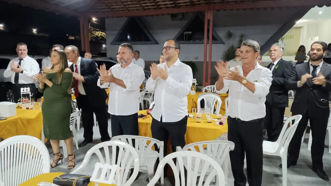 Registro fotográfico: PARTICIPAÇÃO DO GRÃO-MESTRE DO GOB/RN NA SESSÃO MAGNA PÚBLICA CONJUNTA EM COMEMORAÇÃO AO DIA DAS MÃES, REALIZADA PELAS LOJAS MAÇÔNICAS UNIÃO NATALENSE Nº 2.414, AURORA DO ORIENTE Nº 3.269, ARY REIS DUARTE Nº 4.251, UNIVERSITÁRIA ESTRELA NATALENSE Nº 4.122 E MONTEIRO LOBATO Nº 4.162, TODAS DO ORIENTE DE PARNAMIRIM/RN.