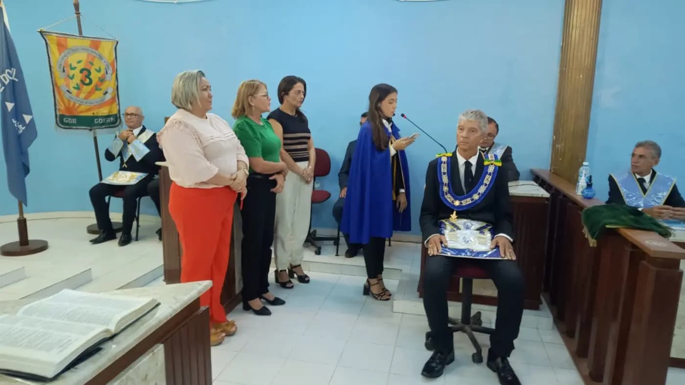 Registro fotográfico: PARTICIPAÇÃO DO GRÃO-MESTRE DO GOB/RN NA SESSÃO MAGNA PÚBLICA CONJUNTA EM COMEMORAÇÃO AO DIA DAS MÃES, REALIZADA PELAS LOJAS MAÇÔNICAS UNIÃO NATALENSE Nº 2.414, AURORA DO ORIENTE Nº 3.269, ARY REIS DUARTE Nº 4.251, UNIVERSITÁRIA ESTRELA NATALENSE Nº 4.122 E MONTEIRO LOBATO Nº 4.162, TODAS DO ORIENTE DE PARNAMIRIM/RN.