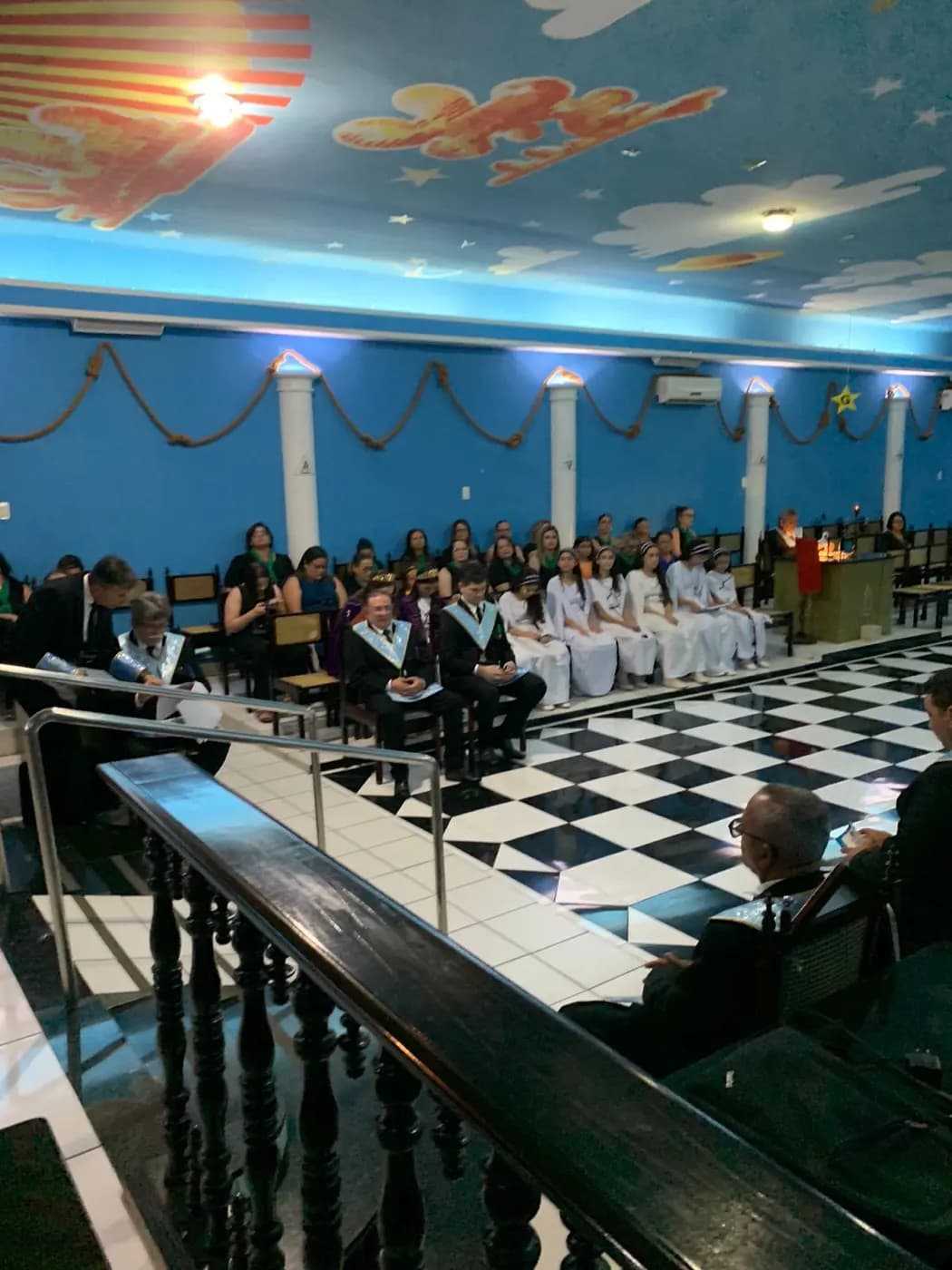 Registro fotográfico: PARTICIPAÇÃO DO GRÃO-MESTRE ADJUNTO DO GOB/RN NA SESSÃO MAGNA PÚBLICA “NOITE HISTÓRICA”, PROMOVIDA PELA LOJA MAÇÔNICA SEBASTIÃO VASCONCELOS DOS SANTOS Nº 3.759, ORIENTE DE MOSSORÓ/RN.