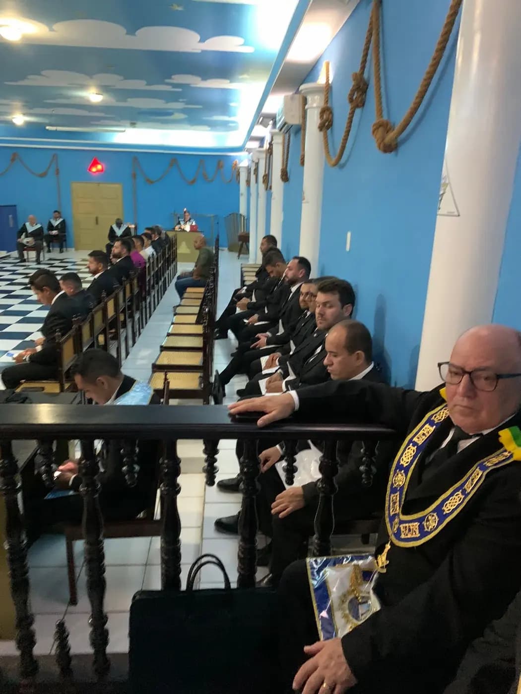Registro fotográfico: PARTICIPAÇÃO DO GRÃO-MESTRE ADJUNTO DO GOB/RN NA SESSÃO MAGNA PÚBLICA “NOITE HISTÓRICA”, PROMOVIDA PELA LOJA MAÇÔNICA SEBASTIÃO VASCONCELOS DOS SANTOS Nº 3.759, ORIENTE DE MOSSORÓ/RN.