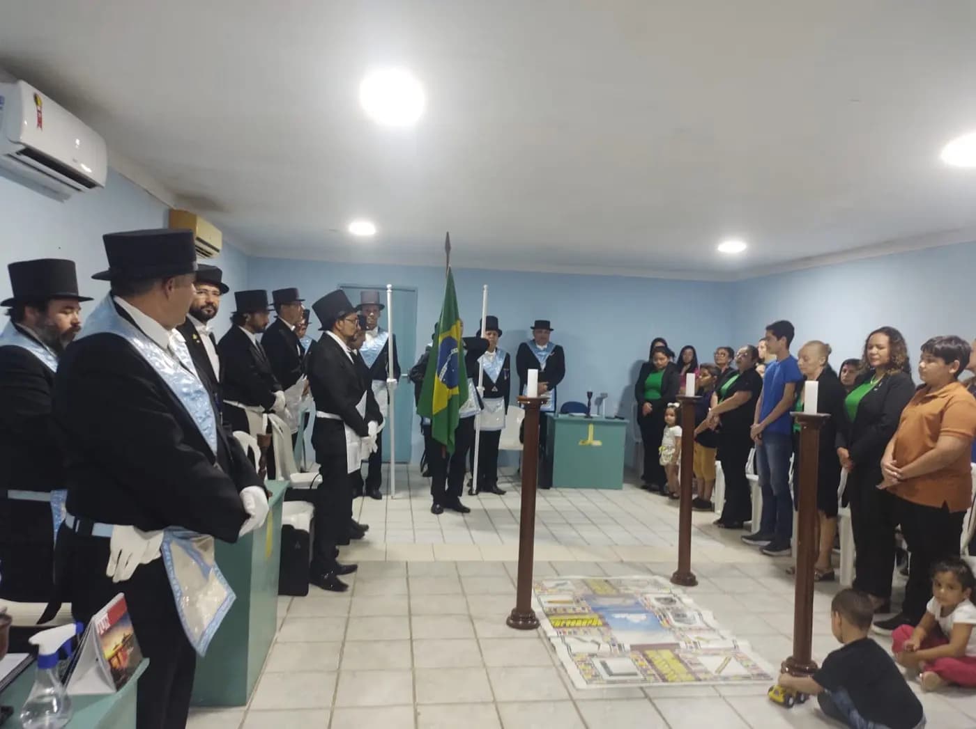 Registro fotográfico: PARTICIPAÇÃO DO GRÃO-MESTRE DO GOB/RN NA SESSÃO MAGNA PÚBLICA ALUSIVA AO DIA DAS MÃES, REALIZADA PELA ARLS LUIZ GONZAGA DO NASCIMENTO N° 4.567, ORIENTE DE SANTA MARIA/RN.