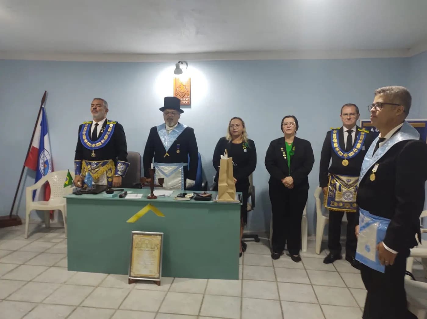 Registro fotográfico: PARTICIPAÇÃO DO GRÃO-MESTRE DO GOB/RN NA SESSÃO MAGNA PÚBLICA ALUSIVA AO DIA DAS MÃES, REALIZADA PELA ARLS LUIZ GONZAGA DO NASCIMENTO N° 4.567, ORIENTE DE SANTA MARIA/RN.