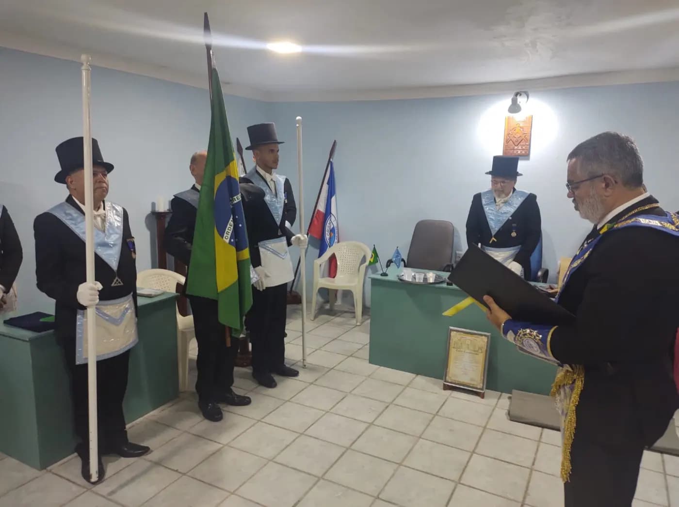 Registro fotográfico: PARTICIPAÇÃO DO GRÃO-MESTRE DO GOB/RN NA SESSÃO MAGNA PÚBLICA ALUSIVA AO DIA DAS MÃES, REALIZADA PELA ARLS LUIZ GONZAGA DO NASCIMENTO N° 4.567, ORIENTE DE SANTA MARIA/RN.
