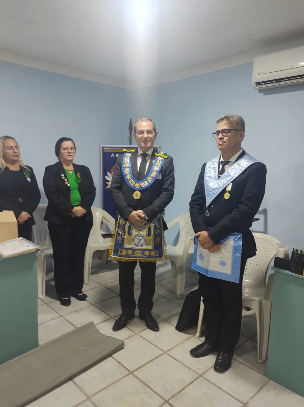 Registro fotográfico: PARTICIPAÇÃO DO GRÃO-MESTRE DO GOB/RN NA SESSÃO MAGNA PÚBLICA ALUSIVA AO DIA DAS MÃES, REALIZADA PELA ARLS LUIZ GONZAGA DO NASCIMENTO N° 4.567, ORIENTE DE SANTA MARIA/RN.