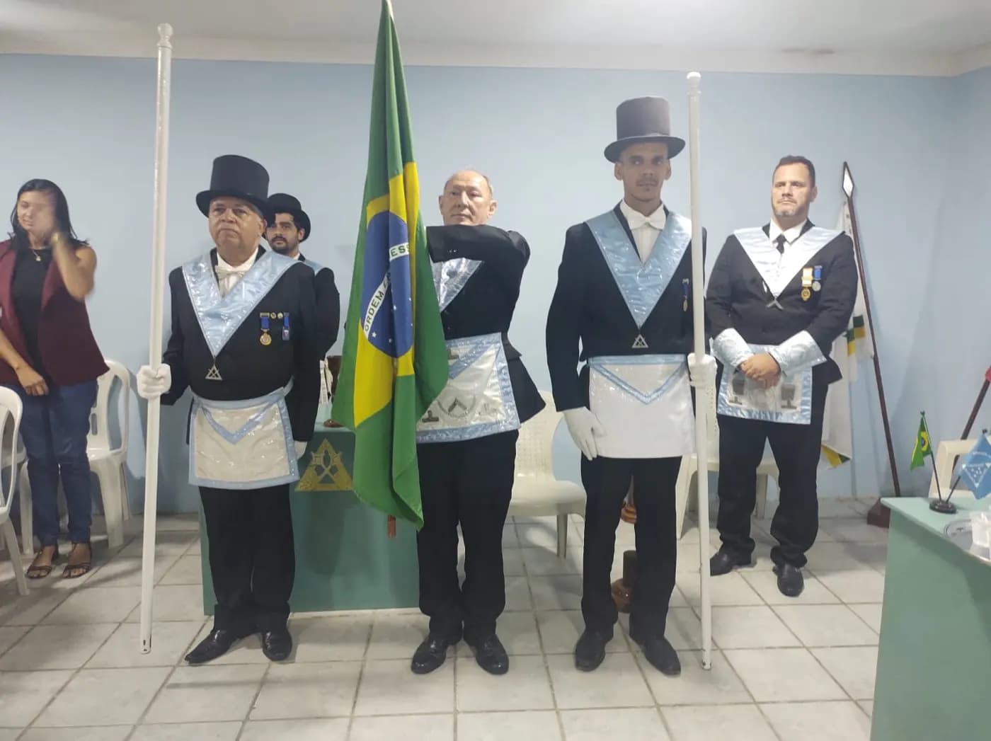 Registro fotográfico: PARTICIPAÇÃO DO GRÃO-MESTRE DO GOB/RN NA SESSÃO MAGNA PÚBLICA ALUSIVA AO DIA DAS MÃES, REALIZADA PELA ARLS LUIZ GONZAGA DO NASCIMENTO N° 4.567, ORIENTE DE SANTA MARIA/RN.
