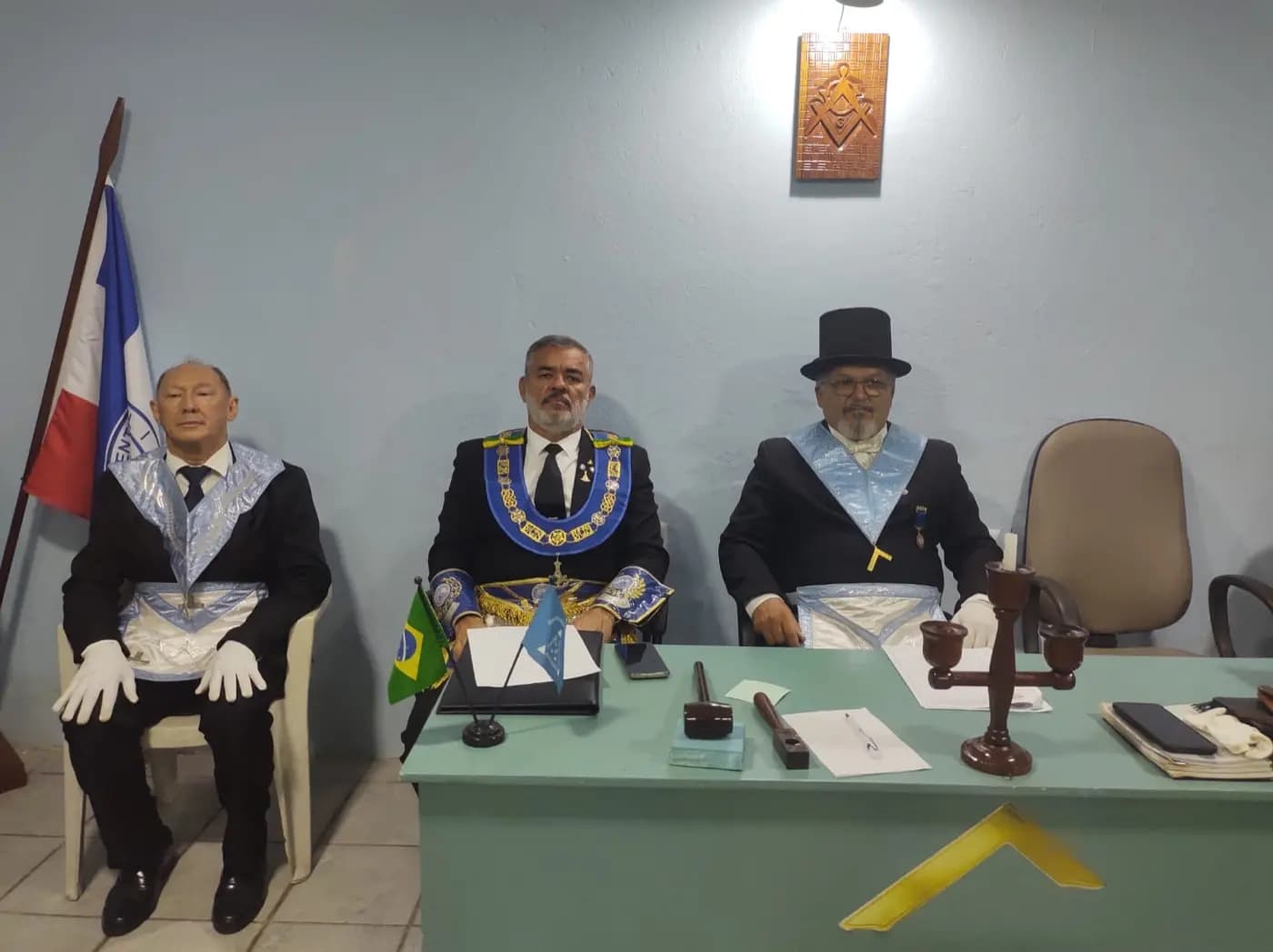 Registro fotográfico: PARTICIPAÇÃO DO GRÃO-MESTRE DO GOB/RN NA SESSÃO MAGNA PÚBLICA ALUSIVA AO DIA DAS MÃES, REALIZADA PELA ARLS LUIZ GONZAGA DO NASCIMENTO N° 4.567, ORIENTE DE SANTA MARIA/RN.