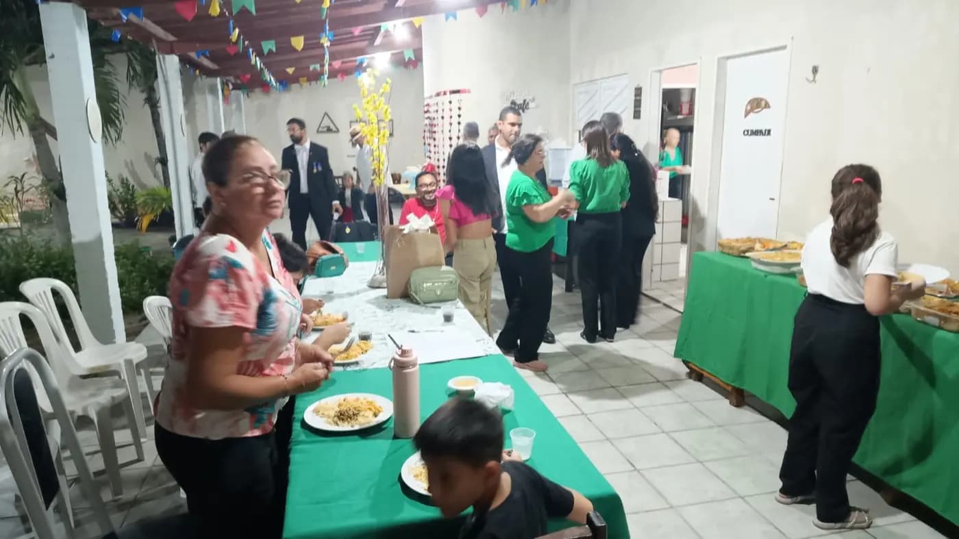 Registro fotográfico: PARTICIPAÇÃO DO GRÃO-MESTRE DO GOB/RN NA SESSÃO MAGNA PÚBLICA ALUSIVA AO DIA DAS MÃES, REALIZADA PELA ARLS LUIZ GONZAGA DO NASCIMENTO N° 4.567, ORIENTE DE SANTA MARIA/RN.