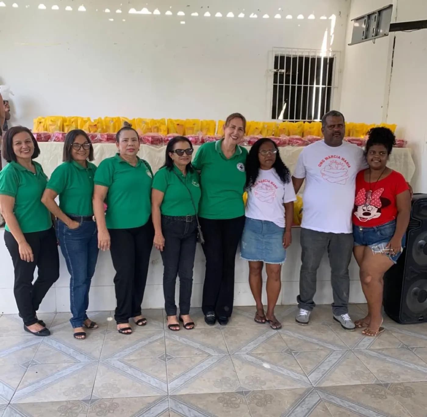 Registro fotográfico: AÇÃO FILANTRÓPICA REALIZADA PELA FRATERNIDADE FEMININA CRUZEIRO DO SUL – OBREIRAS DE LUZ, VINCULADA À ARLS JOÃO CECÍLIO DA COSTA Nº 2.116, ORIENTE DE NATAL/RN.