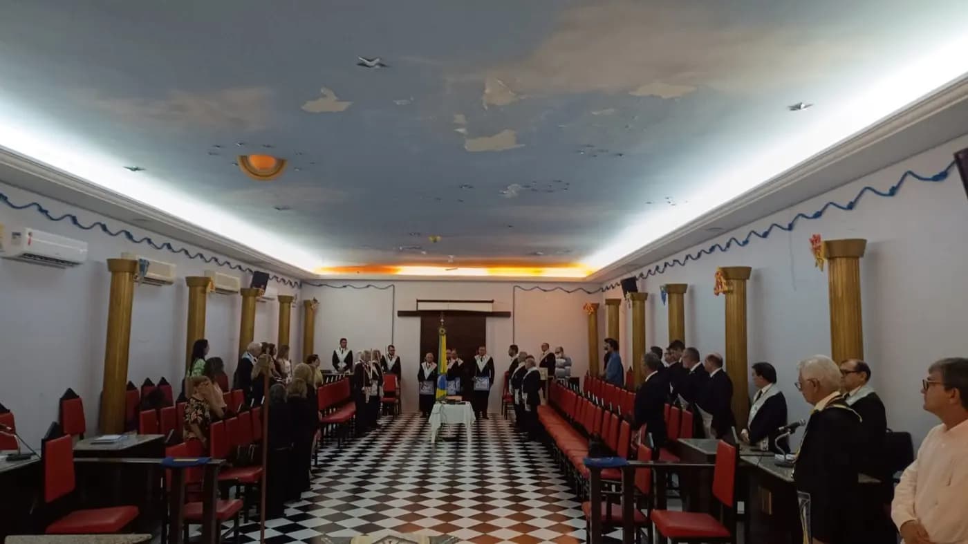 Registro fotográfico: PARTICIPAÇÃO DO GRÃO-MESTRE DO GOB/RN NA SESSÃO MAGNA PÚBLICA ALUSIVA AO DIA DAS MÃES, REALIZADA PELA ARLS 21 DE MARÇO N° 152, ORIENTE DE NATAL/RN.
