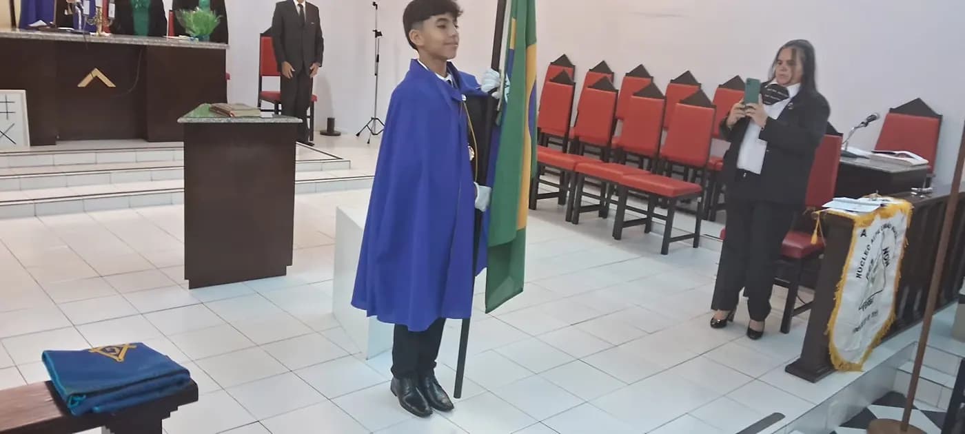 Registro fotográfico: SESSÃO ESPECIAL ABERTA, ALUSIVA AO DIA DAS MÃES, REALIZADA PELO NÚCLEO ALFA UNIÃO NATALENSE N°42, DA AÇÃO PARAMAÇÔNICA JUVENIL DO GRANDE ORIENTE DO BRASIL.