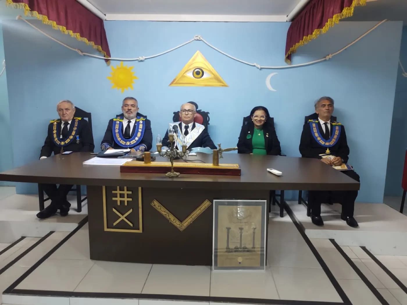 Registro fotográfico: PARTICIPAÇÃO DO GRÃO-MESTRE DO GOB/RN NA SESSÃO MAGNA PÚBLICA ALUSIVA AO DIA DAS MÃES, REALIZADA PELA ARLS GENTIL MARINHO N° 2.070, ORIENTE DE PARNAMIRIM/RN.