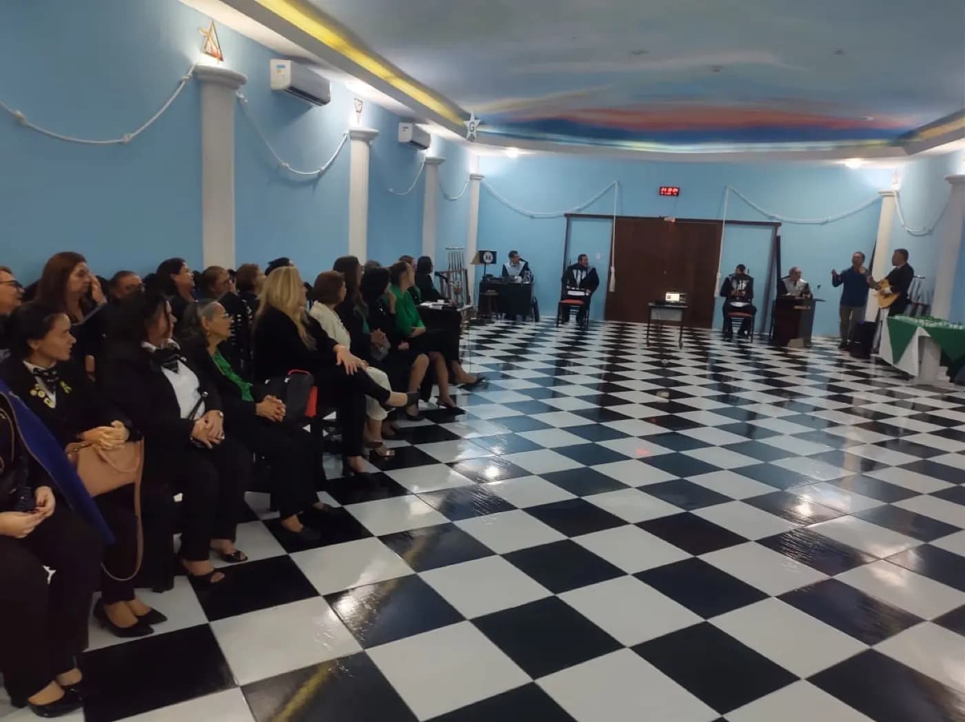 Registro fotográfico: PARTICIPAÇÃO DO GRÃO-MESTRE DO GOB/RN NA SESSÃO MAGNA PÚBLICA ALUSIVA AO DIA DAS MÃES, REALIZADA PELA ARLS GENTIL MARINHO N° 2.070, ORIENTE DE PARNAMIRIM/RN.
