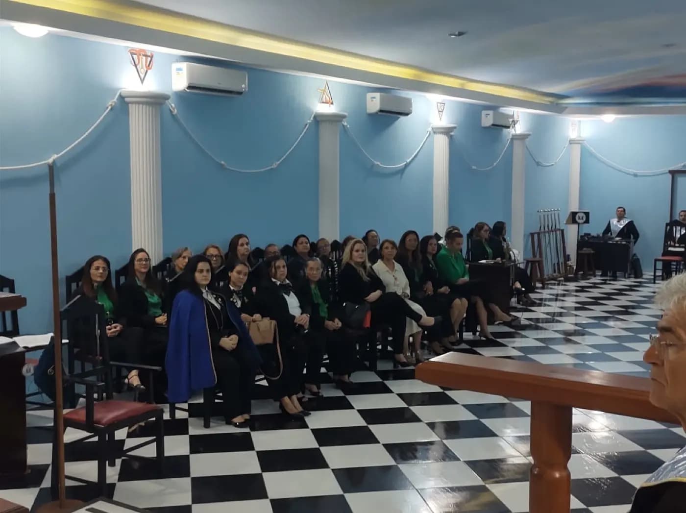 Registro fotográfico: PARTICIPAÇÃO DO GRÃO-MESTRE DO GOB/RN NA SESSÃO MAGNA PÚBLICA ALUSIVA AO DIA DAS MÃES, REALIZADA PELA ARLS GENTIL MARINHO N° 2.070, ORIENTE DE PARNAMIRIM/RN.