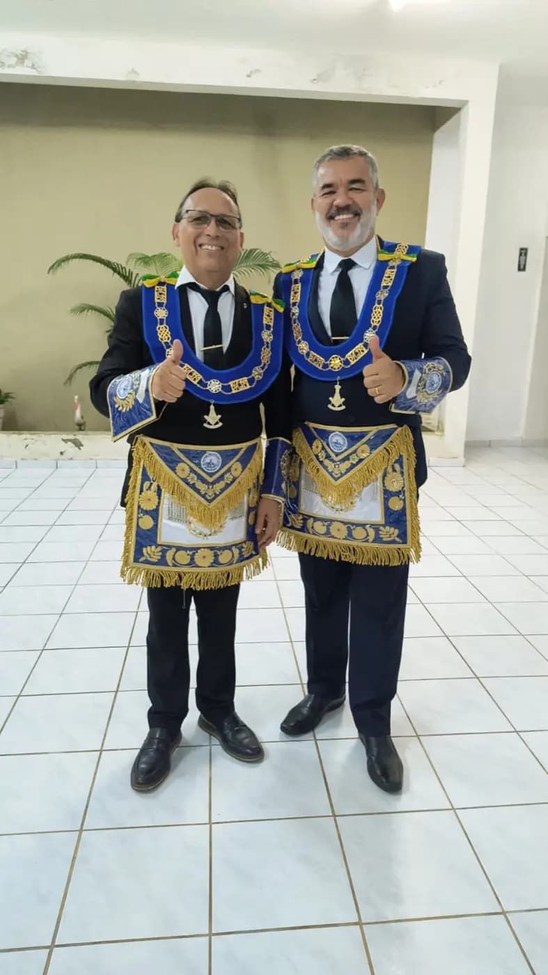 Registro fotográfico: PARTICIPAÇÃO DO GRÃO-MESTRE E DO GRÃO-MESTRE ADJUNTO DO GOB/RN, NA SESSÃO ORDINÁRIA, NO GRAU DE APRENDIZ, REALIZADA PELA ARLS UNIÃO NATALENSE Nº 2.414, ORIENTE DE PARNAMIRIM/RN.