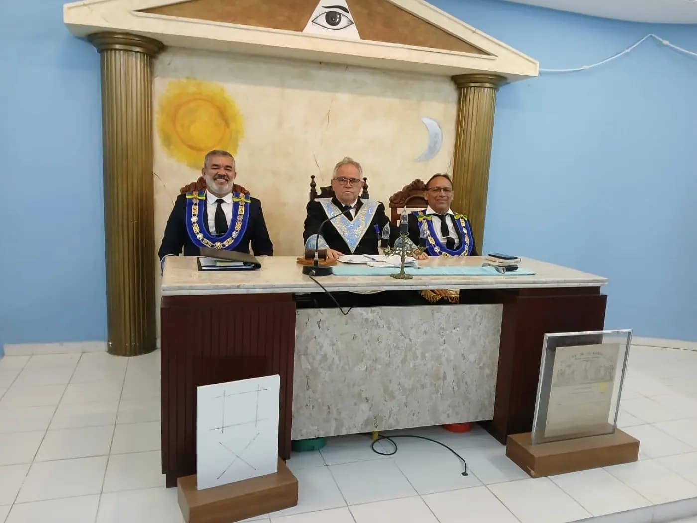 Registro fotográfico: PARTICIPAÇÃO DO GRÃO-MESTRE E DO GRÃO-MESTRE ADJUNTO DO GOB/RN, NA SESSÃO ORDINÁRIA, NO GRAU DE APRENDIZ, REALIZADA PELA ARLS UNIÃO NATALENSE Nº 2.414, ORIENTE DE PARNAMIRIM/RN.