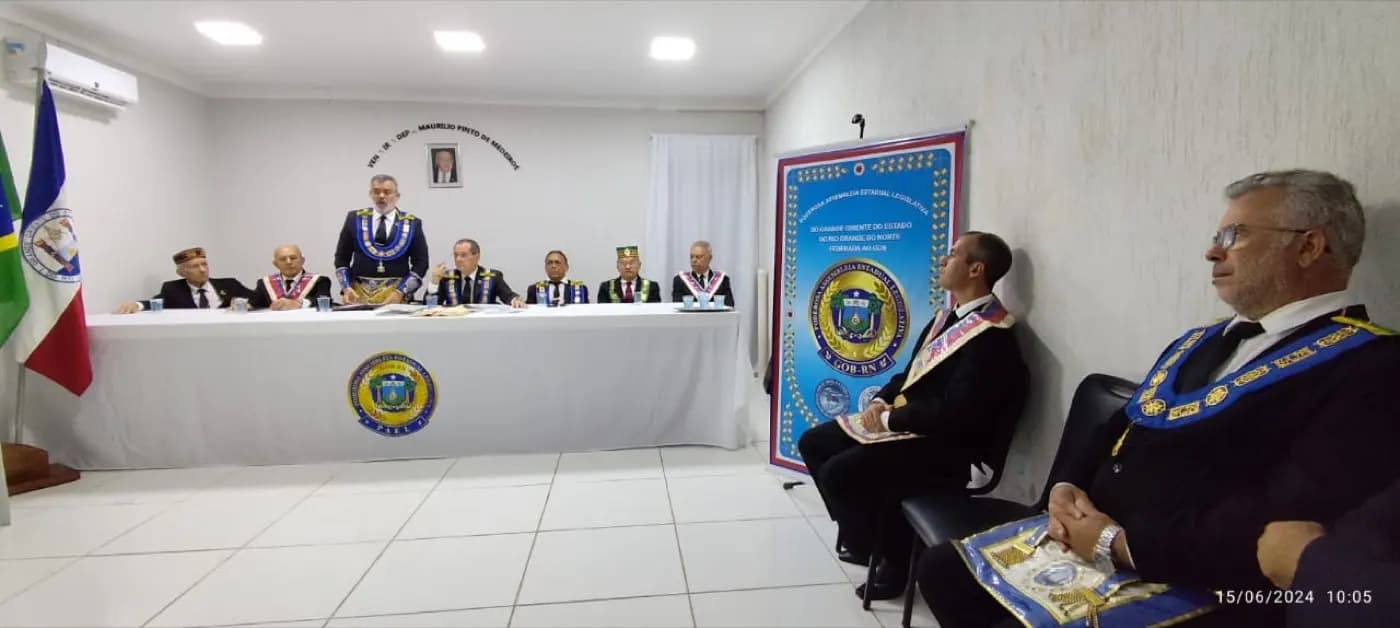 Registro fotográfico: PARTICIPAÇÃO DO GRÃO-MESTRE E DO GRÃO-MESTRE ADJUNTO DO GOB/RN NA SEGUNDA REUNIÃO ORDINÁRIA DE 2024, DA PODERORA ASSEMBLEIA ESTADUAL LEGISLATIVA DO ESTADO DO RIO GRANDE DO NORTE (PAEL/RN).