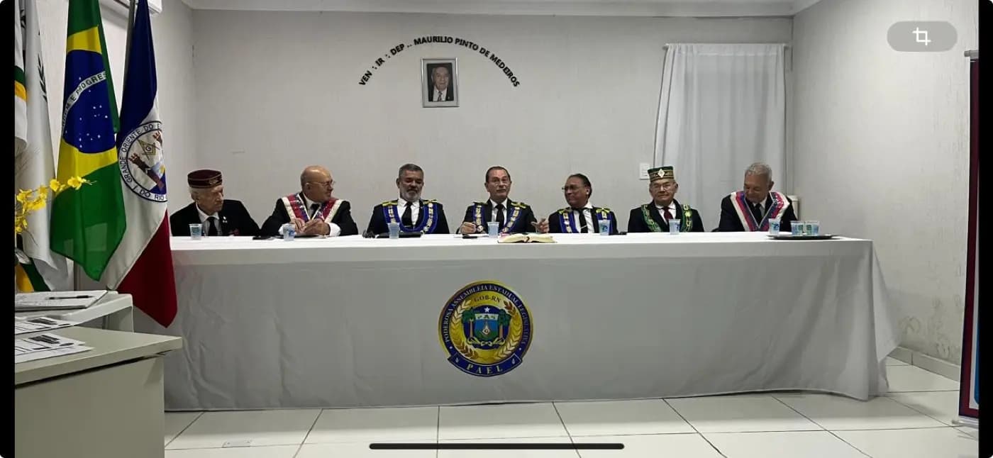 Registro fotográfico: PARTICIPAÇÃO DO GRÃO-MESTRE E DO GRÃO-MESTRE ADJUNTO DO GOB/RN NA SEGUNDA REUNIÃO ORDINÁRIA DE 2024, DA PODERORA ASSEMBLEIA ESTADUAL LEGISLATIVA DO ESTADO DO RIO GRANDE DO NORTE (PAEL/RN).