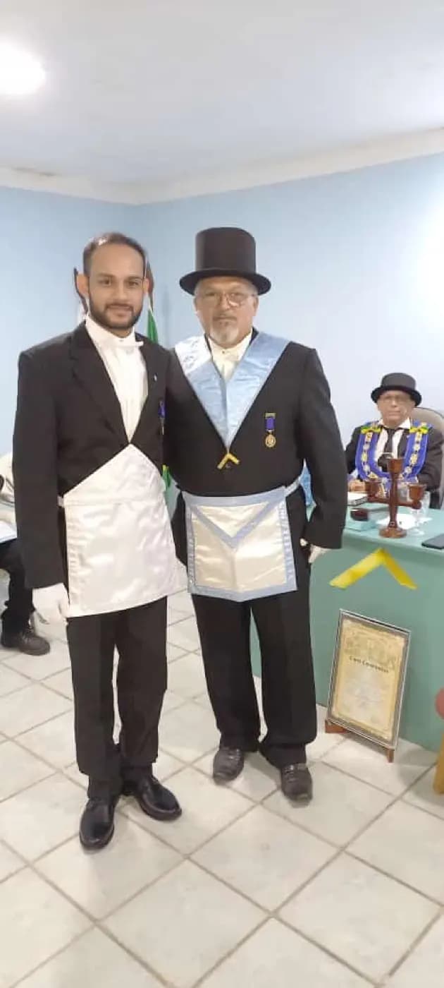 Registro fotográfico: PARTICIPAÇÃO DO GRÃO-MESTRE ADJUNTO DO GOB/RN NA SESSÃO MAGNA DE INICIAÇÃO REALIZADA PELA ARLS LUIZ GONZAGA DO NASCIMENTO N° 4.567, ORIENTE DE SANTA MARIA/RN.
