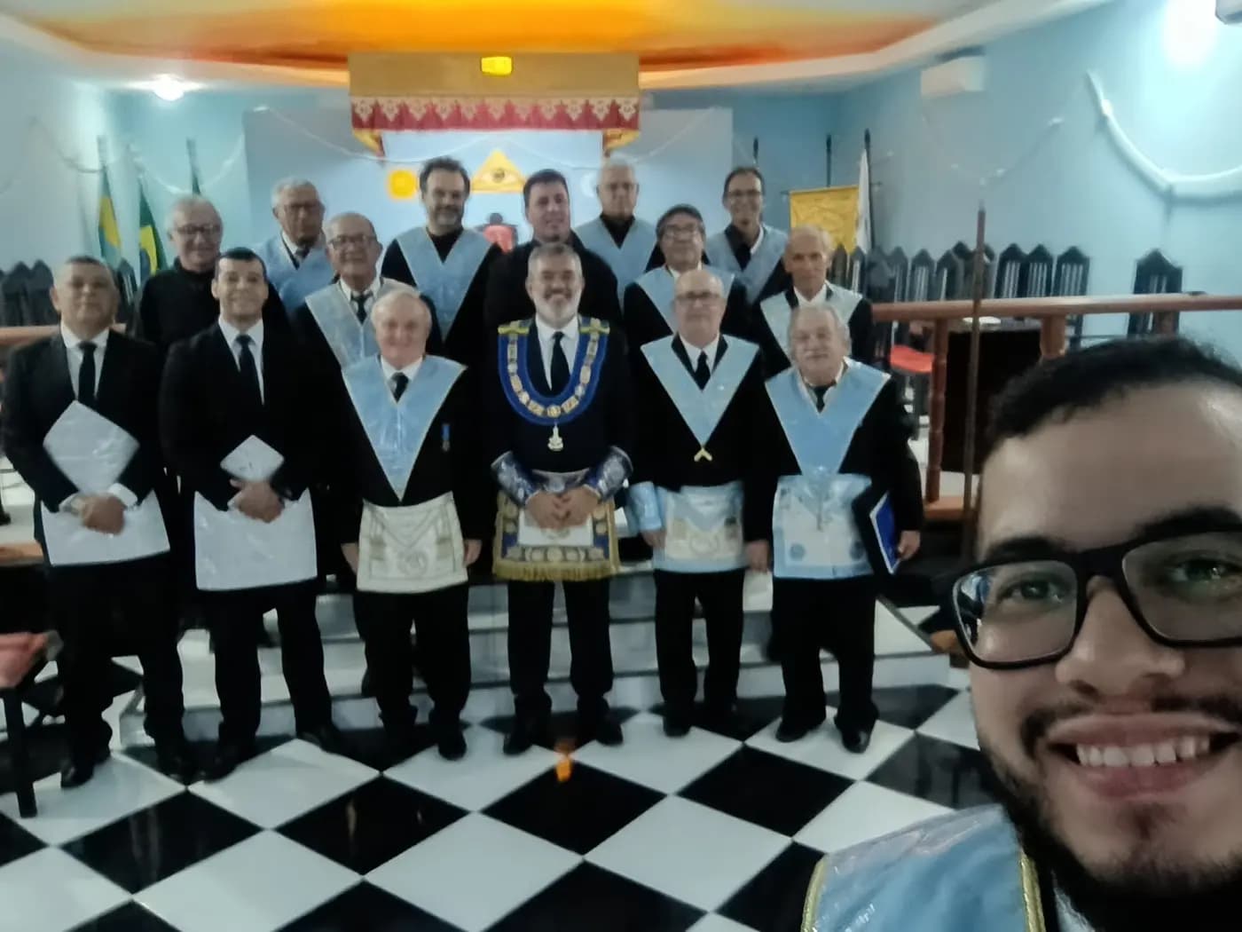 Registro fotográfico: PARTICIPAÇÃO DO GRÃO-MESTRE DO GOB/RN NA SESSÃO ORDINÁRIA DE INSTRUÇÃO, NO GRAU DE APRENDIZ MAÇOM, REALIZADA PELA ARLS GENTIL MARINHO N° 2.070, ORIENTE DE PARNAMIRIM/RN.