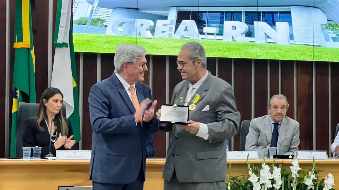 Registro fotográfico: OBREIRO DO GRANDE ORIENTE DO BRASIL – RIO GRANDE DO NORTE (GOB/RN) É HOMENAGEADO PELA ASSEMBLEIA LEGISLATIVA DO RIO GRANDE DO NORTE, EM SESSÃO SOLENE ALUSIVA AOS 55 ANOS DE FUNDAÇÃO DO CREA/RN.