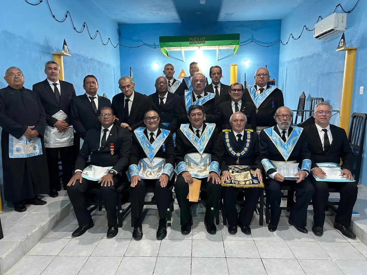 Registro fotográfico: SESSÃO MAGNA DE REASSUNÇÃO DE VENERÁVEL MESTRE E POSSE DA DIRETORIA DA ARLS SENADOR JOÃO CÂMARA Nº 3.268, ORIENTE DE JOÃO CÂMARA/RN.