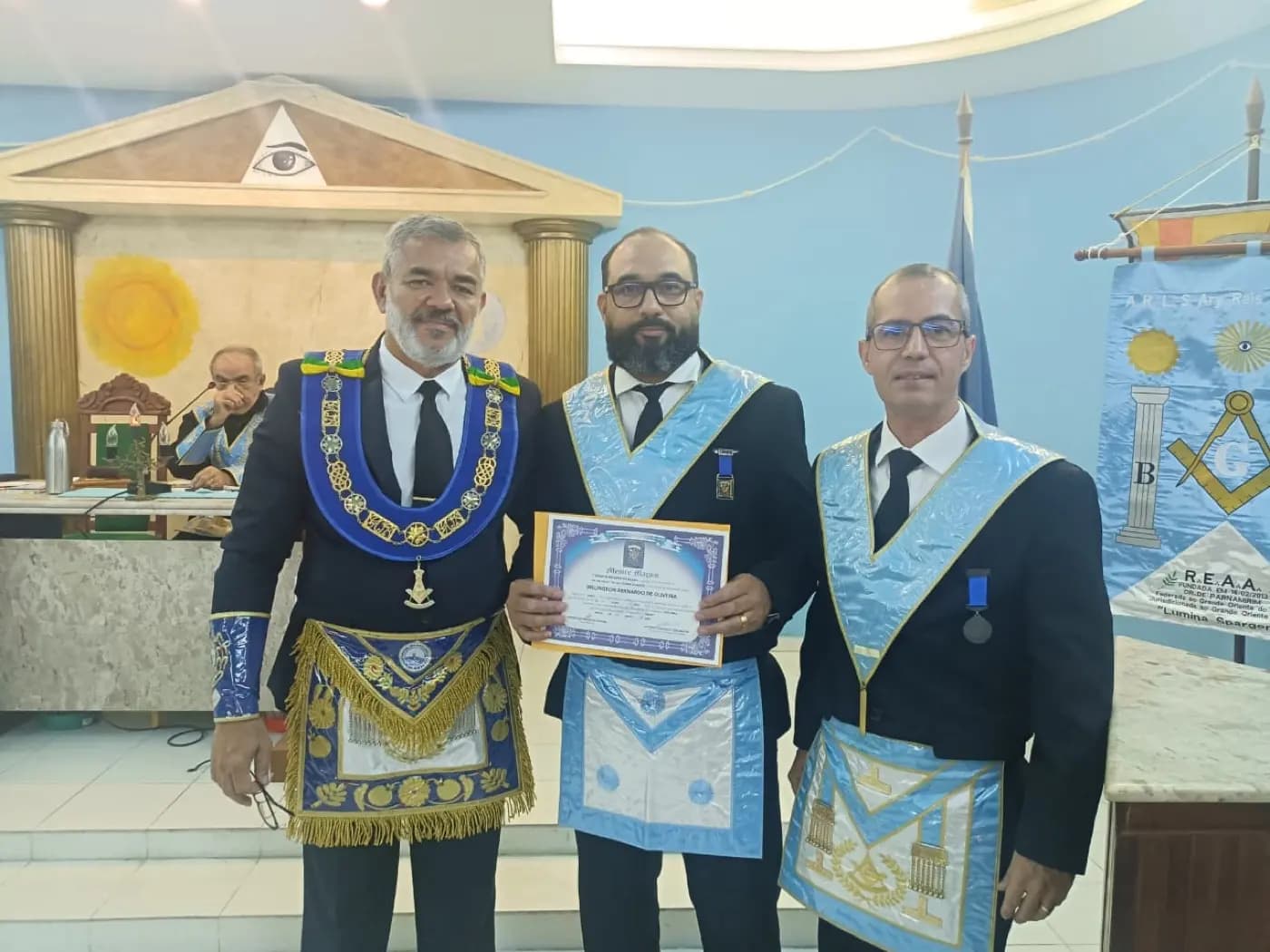 Registro fotográfico: PARTICIPAÇÃO DO GRÃO-MESTRE DO GOB/RN NA SESSÃO ORDINÁRIA NO GRAU DE APRENDIZ MAÇOM REALIZADA PELA ARLS ARY REIS DUARTE, Nº 4.251, ORIENTE DE PARNAMIRIM/RN.