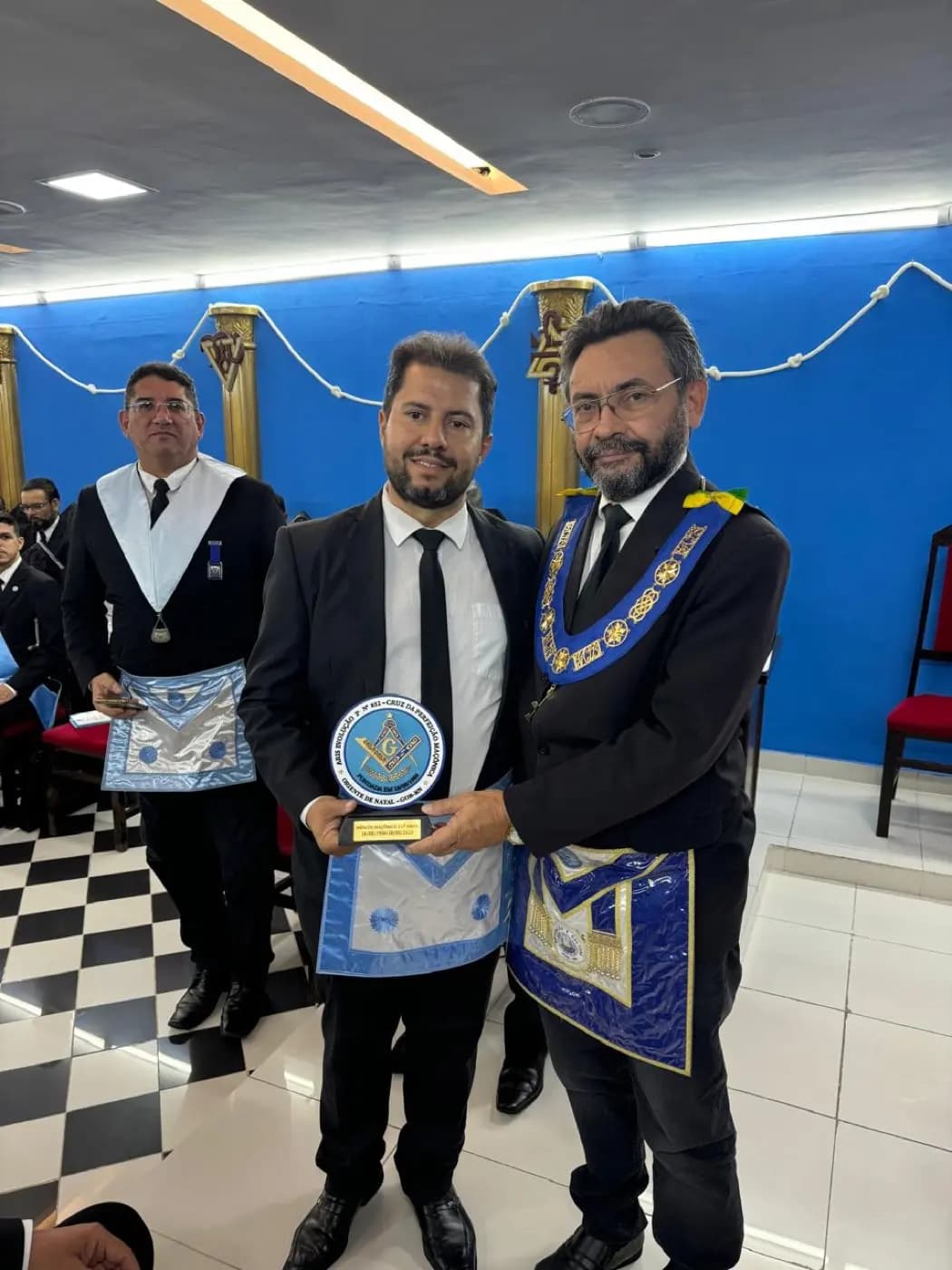 Registro fotográfico: PARTICIPAÇÃO DO GRÃO-MESTRE DO GOB/RN NA SESSÃO MAGNA DE INICIAÇÃO REALIZADA PELA ARLS EVOLUÇÃO SEGUNDA N° 852, ORIENTE DE NATAL/RN.