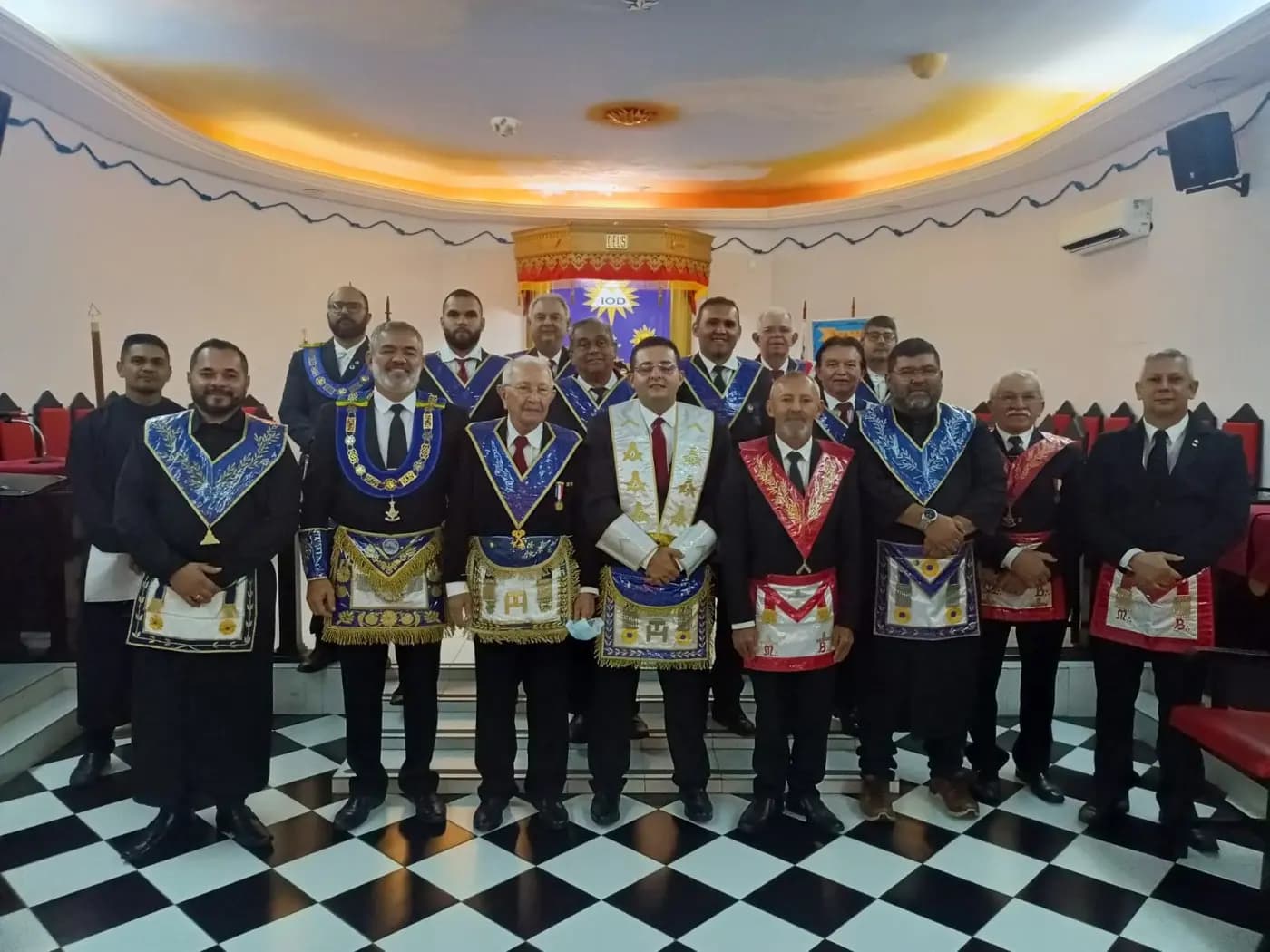 Registro fotográfico: SESSÃO EXTRAORDINÁRIA REALIZADA PELA ARLS UNIVERSITÁRIA MÁRIO VILAR DE MELO Nº 4.085, ORIENTE DE NATAL/RN.