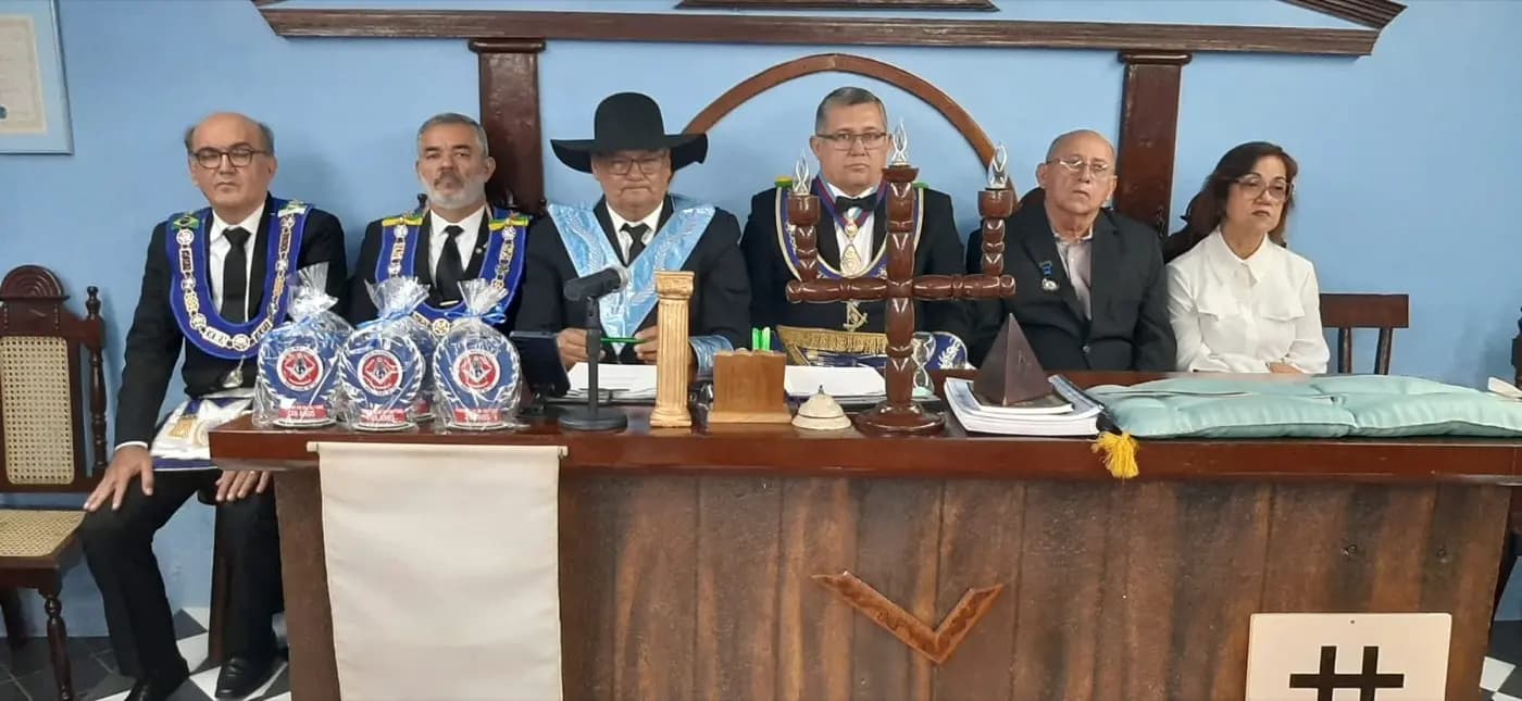 Registro fotográfico: PARTICIPAÇÃO DO GRÃO-MESTRE DO GOB-RN NA SESSÃO MAGNA PÚBLICA ALUSIVA AO 35º ANO DE FUNDAÇÃO DA ARLS SÃO JOSÉ Nº 14, ORIENTE DE SÃO JOSÉ DO MIPIBU/RN, JURISDICIONADA À GRANDE LOJA MAÇÔNICA DO ESTADO DO RIO GRANDE DO NORTE (GLERN).