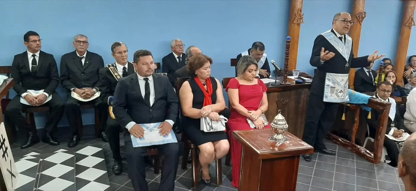 Registro fotográfico: PARTICIPAÇÃO DO GRÃO-MESTRE DO GOB-RN NA SESSÃO MAGNA PÚBLICA ALUSIVA AO 35º ANO DE FUNDAÇÃO DA ARLS SÃO JOSÉ Nº 14, ORIENTE DE SÃO JOSÉ DO MIPIBU/RN, JURISDICIONADA À GRANDE LOJA MAÇÔNICA DO ESTADO DO RIO GRANDE DO NORTE (GLERN).