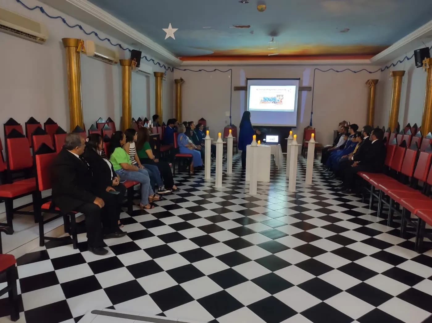 Registro fotográfico: SESSÃO DE HORA CÍVICA DE APRESENTAÇÃO DA AÇÃO PARAMAÇÔNICA JUVENIL DO GRANDE ORIENTE DO BRASIL, REALIZADA PELO NÚCLEO ALFA UNIÃO NATALENSE N°42.