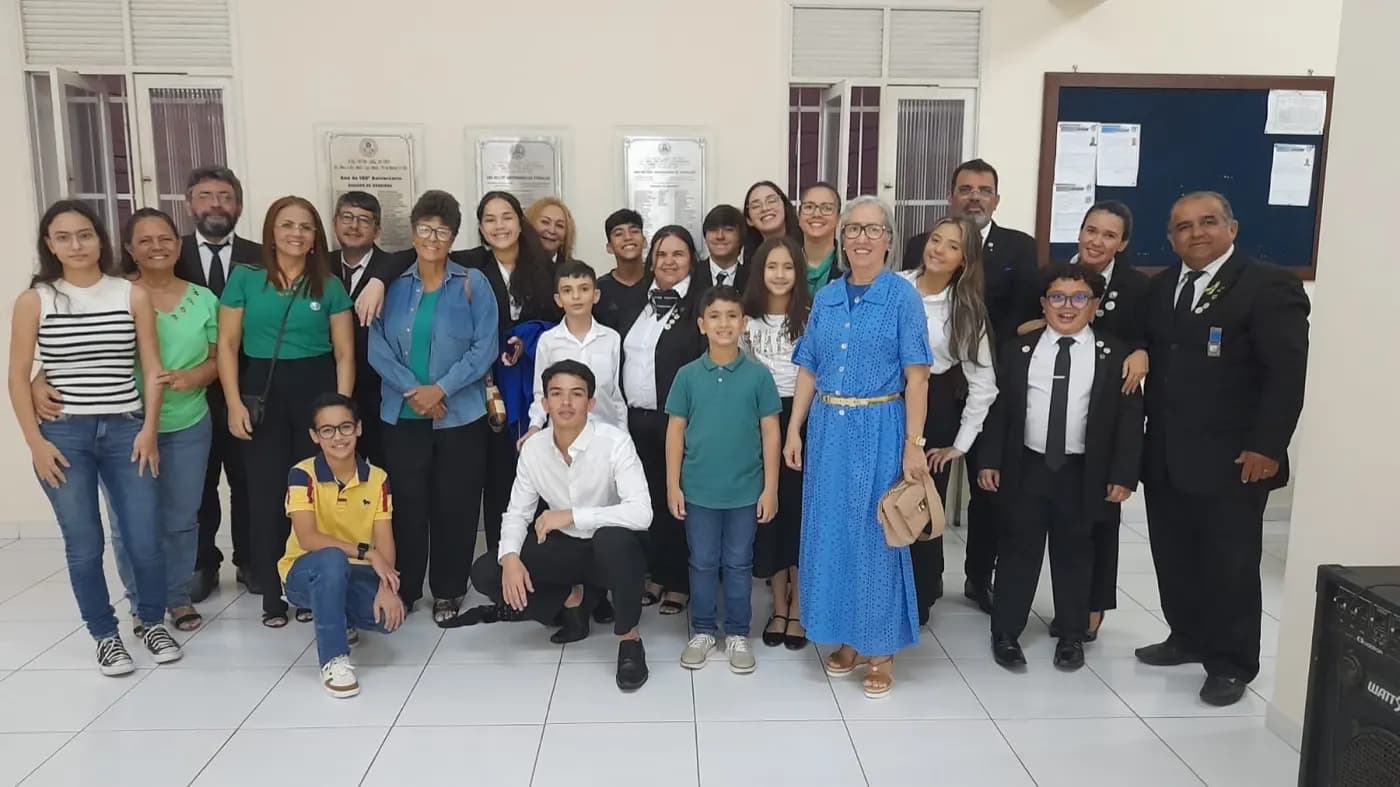 Registro fotográfico: SESSÃO DE HORA CÍVICA DE APRESENTAÇÃO DA AÇÃO PARAMAÇÔNICA JUVENIL DO GRANDE ORIENTE DO BRASIL, REALIZADA PELO NÚCLEO ALFA UNIÃO NATALENSE N°42.