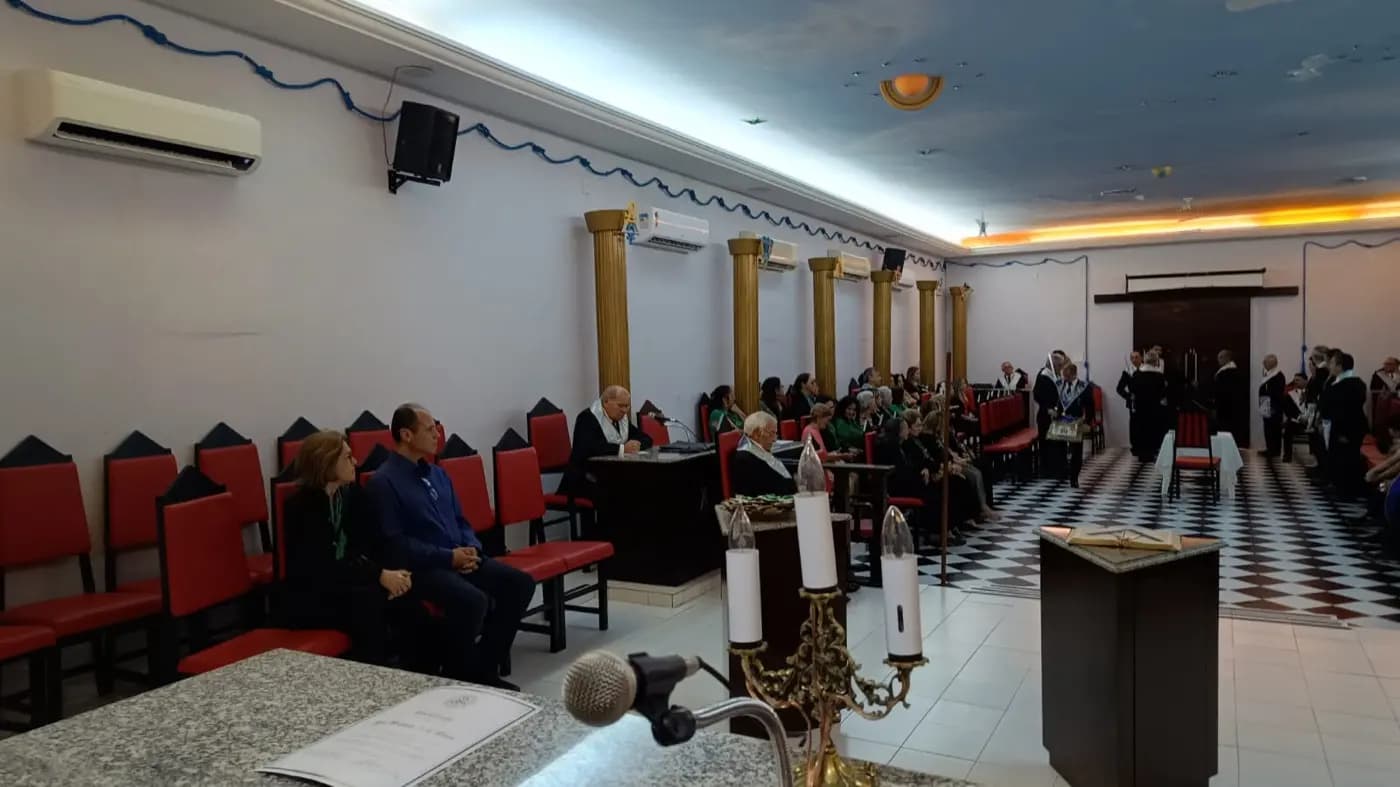 Registro fotográfico: SESSÃO MAGNA PÚBLICA ALUSIVA AO DIA DOS PAIS, REALIZADA PELA LOJA MAÇÔNICA 21 DE MARÇO Nº 152, ORIENTE DE NATAL/RN.