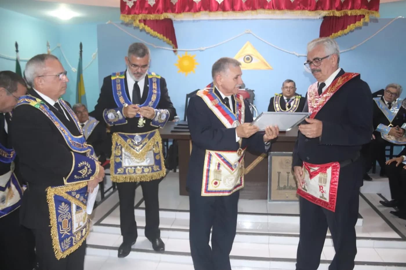 Registro fotográfico: SESSÃO MAGNA PÚBLICA EM CONJUNTO DAS TRÊS POTÊNCIAS MAÇÔNICAS REGULARES DO RIO GRANDE DO NORTE (GOB/RN, GLERN E GORN), ALUSIVA AO DIA DO MAÇOM/2024.