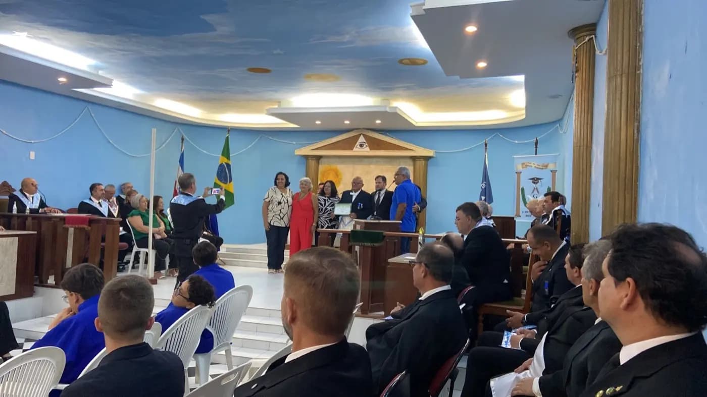 Registro fotográfico: SESSÃO MAGNA PÚBLICA COMEMORATIVA AO DIA DOS PAIS, REALIZADA PELAS LOJAS MAÇÔNICAS DO COMPLEXO UNIÃO NATALENSE, ORIENTE DE PARNAMIRIM/RN.