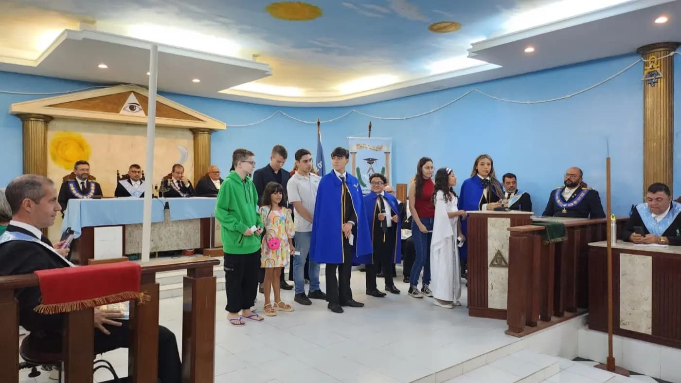 Registro fotográfico: SESSÃO MAGNA PÚBLICA COMEMORATIVA AO DIA DOS PAIS, REALIZADA PELAS LOJAS MAÇÔNICAS DO COMPLEXO UNIÃO NATALENSE, ORIENTE DE PARNAMIRIM/RN.