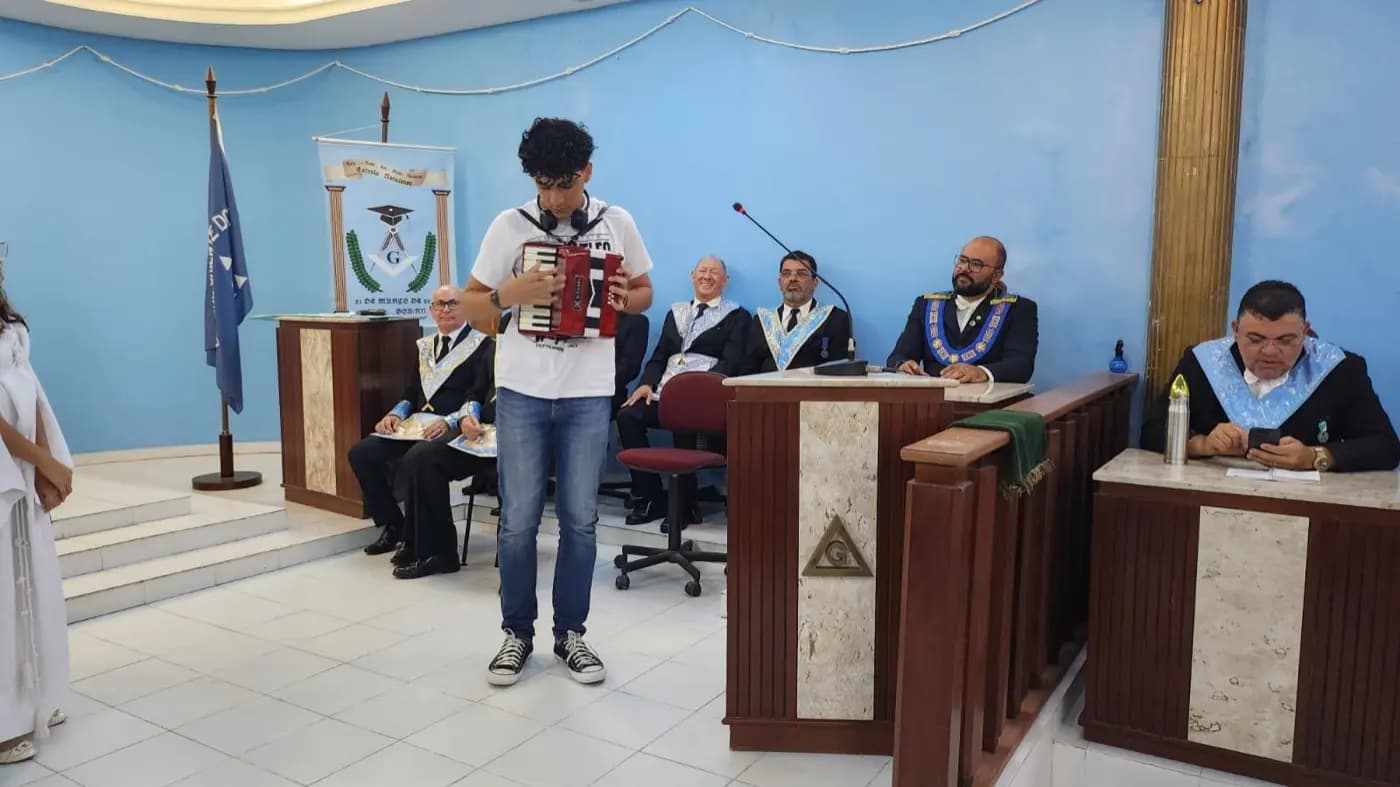 Registro fotográfico: SESSÃO MAGNA PÚBLICA COMEMORATIVA AO DIA DOS PAIS, REALIZADA PELAS LOJAS MAÇÔNICAS DO COMPLEXO UNIÃO NATALENSE, ORIENTE DE PARNAMIRIM/RN.