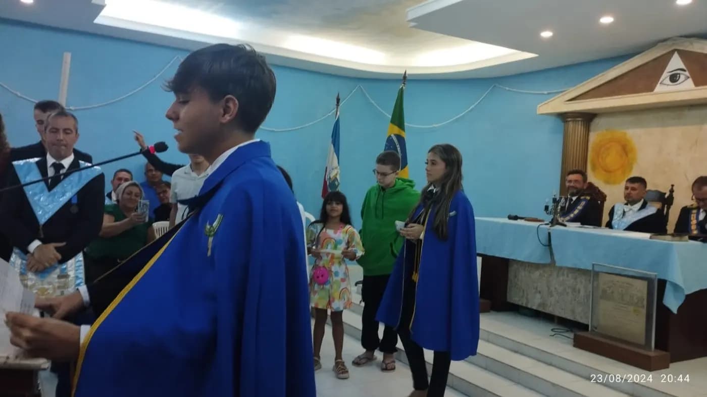 Registro fotográfico: SESSÃO MAGNA PÚBLICA COMEMORATIVA AO DIA DOS PAIS, REALIZADA PELAS LOJAS MAÇÔNICAS DO COMPLEXO UNIÃO NATALENSE, ORIENTE DE PARNAMIRIM/RN.