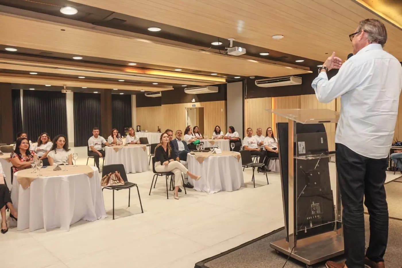 Registro fotográfico: GESTÃO PARTICIPATIVA – CURSO DE TÉCNICAS BÁSICAS EM COZINHA – PARCERIA ENTRE O SENAC E O GOB/RN.
