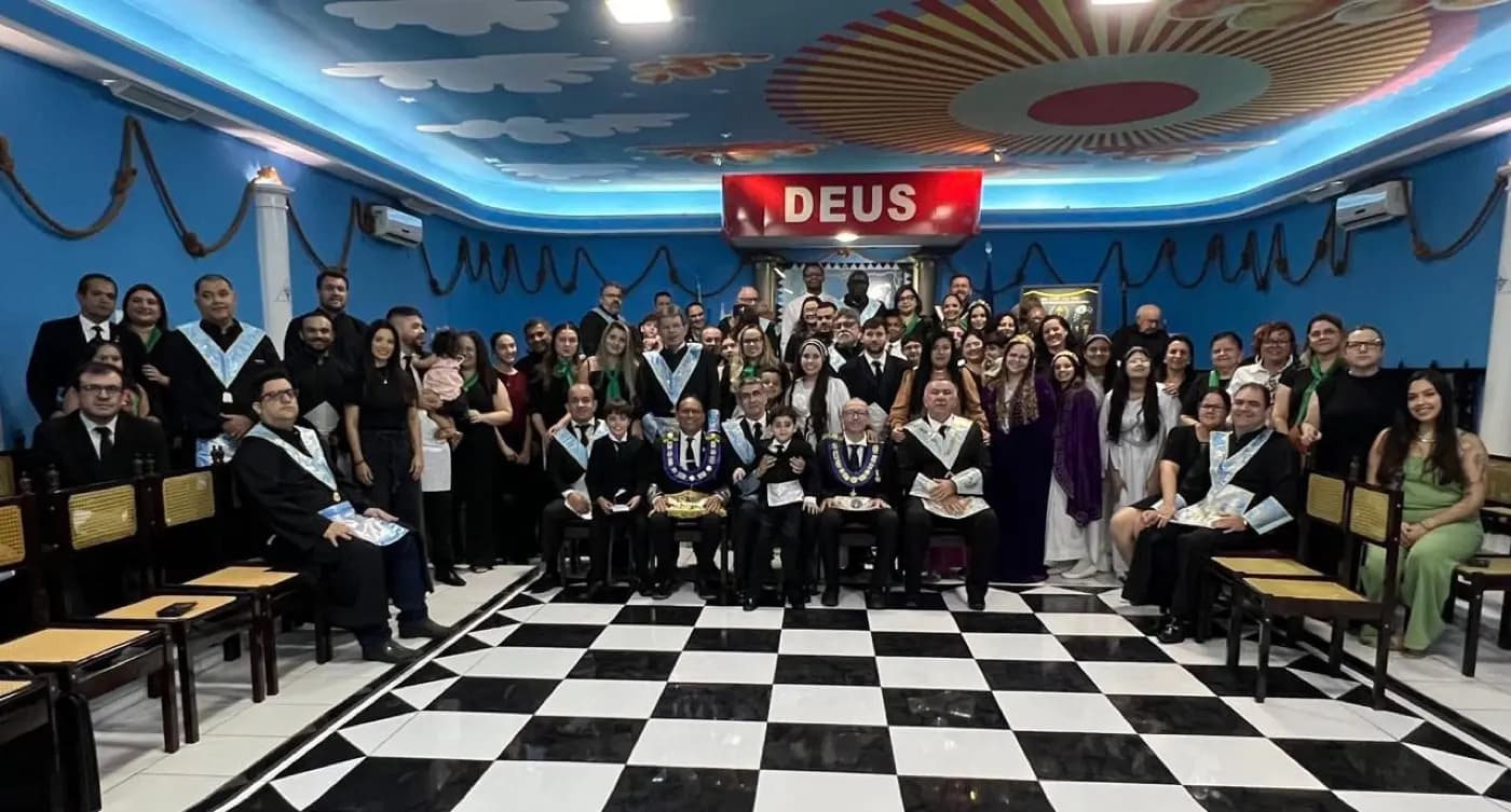 Registro fotográfico: PARTICIPAÇÃO DO GRÃO-MESTRE ADJUNTO DO GOB/RN NA SESSÃO ORDINÁRIA NO GRAU DE APRENDIZ MAÇOM, REALIZADA PELA LOJA MAÇÔNICA SEBASTIÃO VASCONCELOS DOS SANTOS, nº 3759, ORIENTE DE MOSSORÓ/RN, EM HOMENAGEM AO DIA DOS PAIS E AO DIA DO MAÇOM.