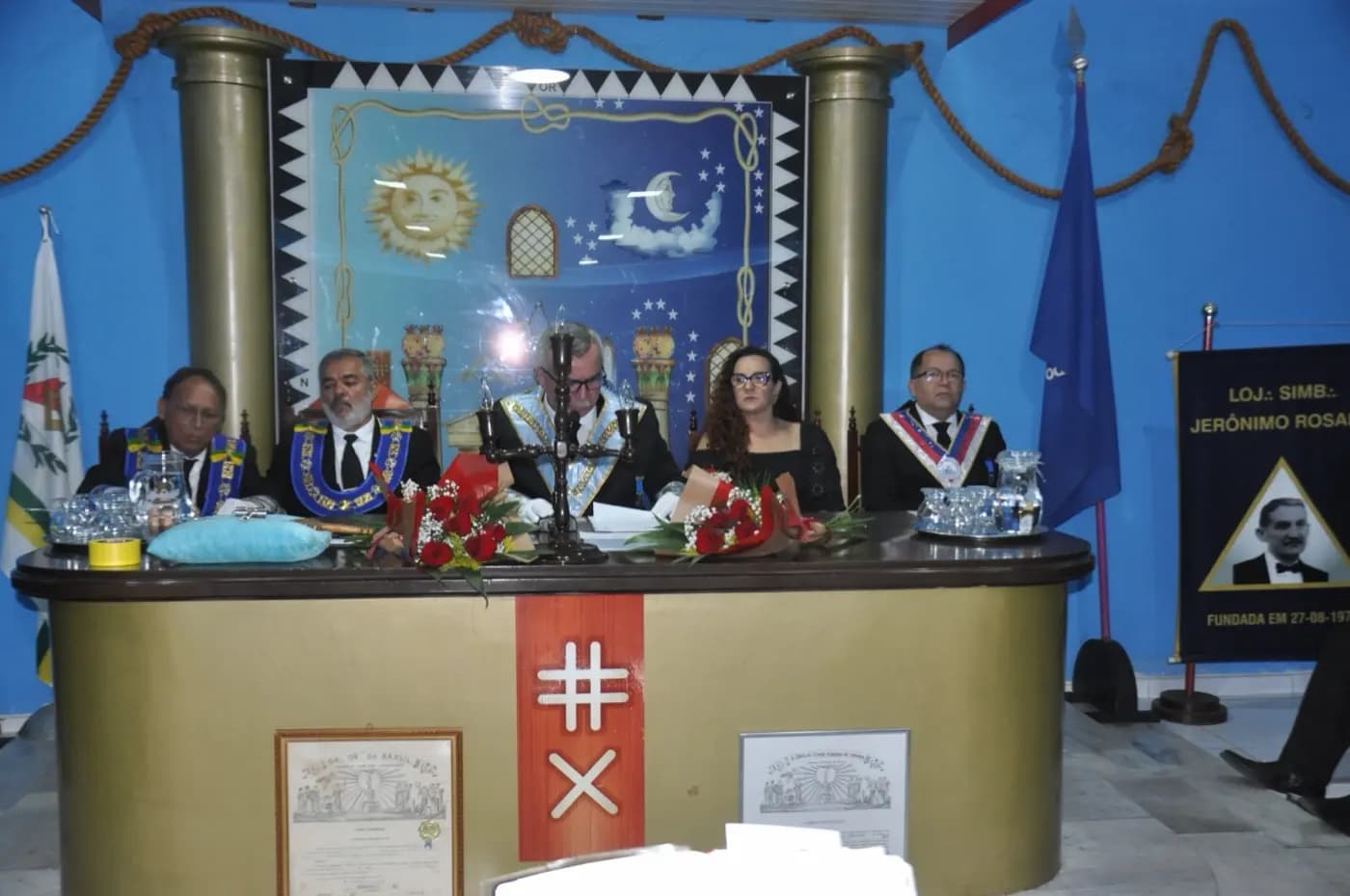 Registro fotográfico: PARTICIPAÇÃO DO GRÃO-MESTRE E DO GRÃO-MESTRE ADJUNTO DO GOB/RN NA 33ª SESSÃO MAGNA PÚBLICA PROMOVIDA PELA LOJA MAÇÔNICA JERÔNIMO ROSADO Nº 1994, ORIENTE DE MOSSORÓ/RN, ALUSIVA À 48ª NOITE DA CULTURA.