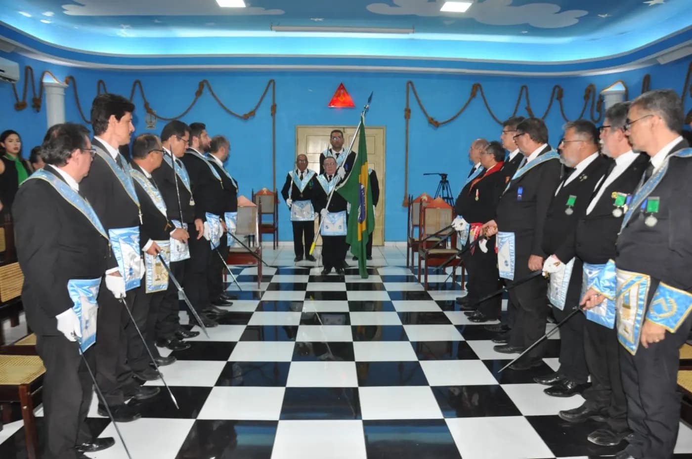 Registro fotográfico: PARTICIPAÇÃO DO GRÃO-MESTRE E DO GRÃO-MESTRE ADJUNTO DO GOB/RN NA 33ª SESSÃO MAGNA PÚBLICA PROMOVIDA PELA LOJA MAÇÔNICA JERÔNIMO ROSADO Nº 1994, ORIENTE DE MOSSORÓ/RN, ALUSIVA À 48ª NOITE DA CULTURA.