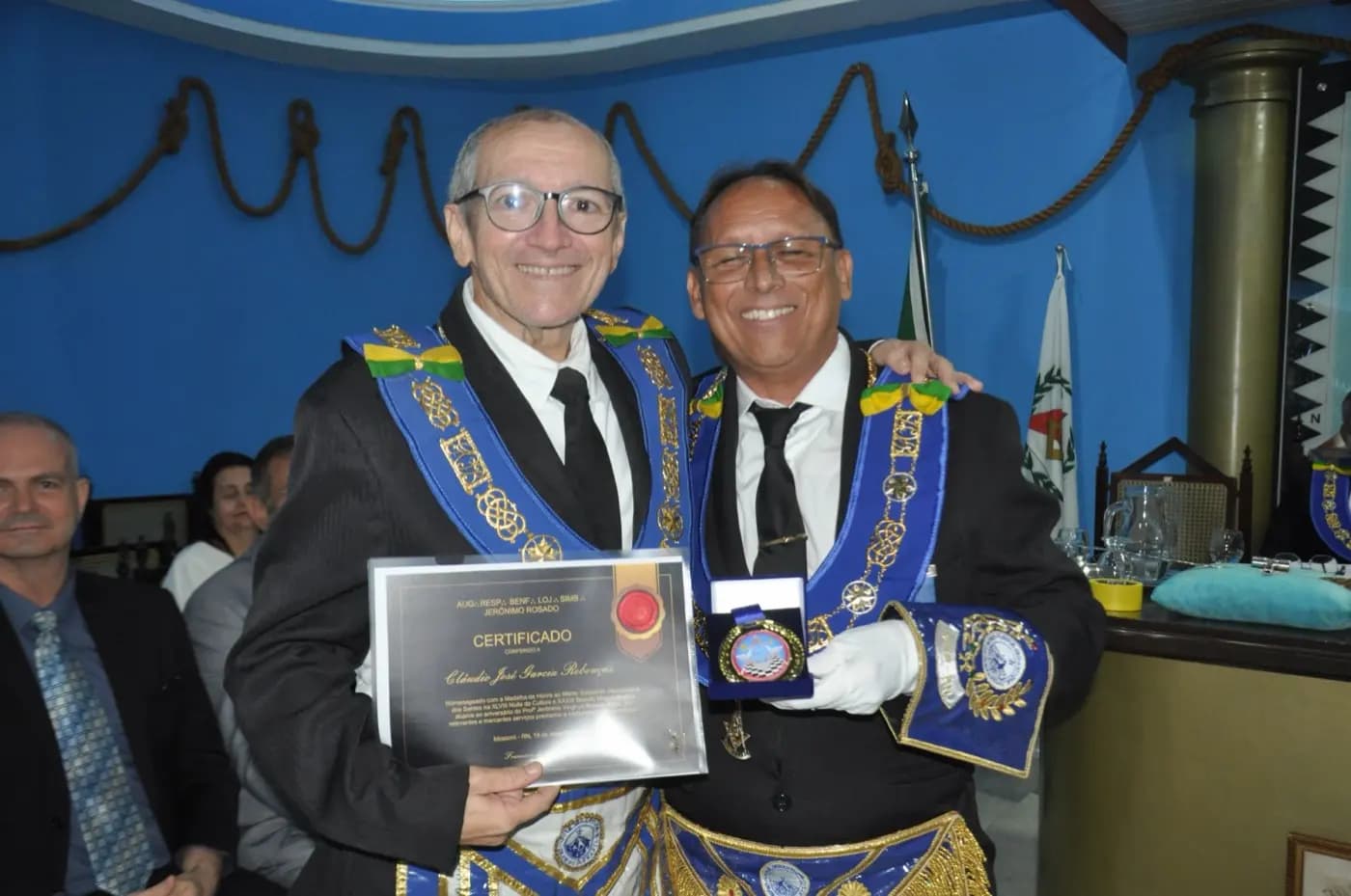 Registro fotográfico: PARTICIPAÇÃO DO GRÃO-MESTRE E DO GRÃO-MESTRE ADJUNTO DO GOB/RN NA 33ª SESSÃO MAGNA PÚBLICA PROMOVIDA PELA LOJA MAÇÔNICA JERÔNIMO ROSADO Nº 1994, ORIENTE DE MOSSORÓ/RN, ALUSIVA À 48ª NOITE DA CULTURA.