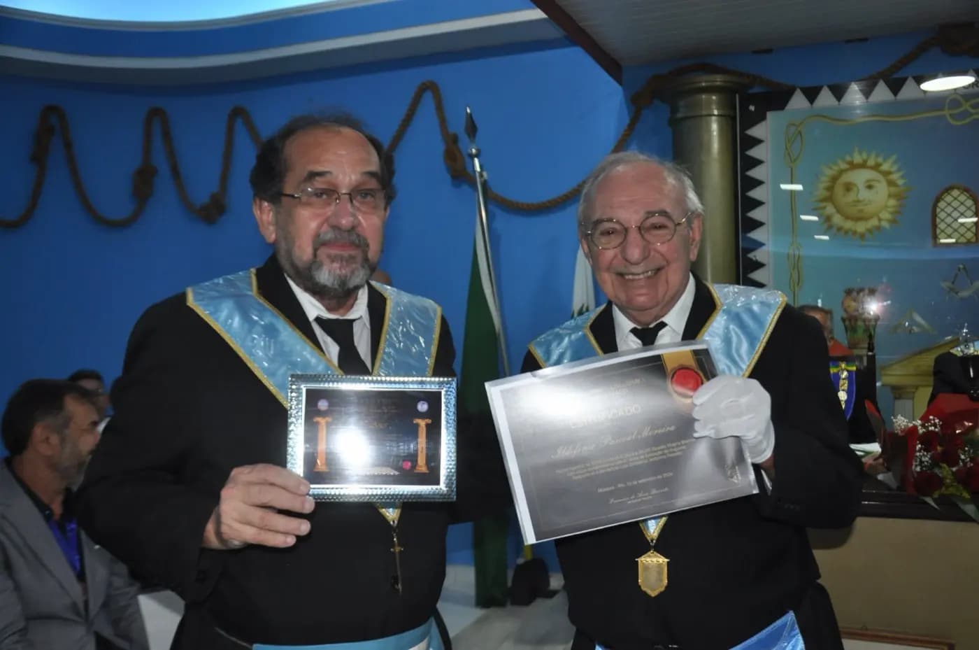 Registro fotográfico: PARTICIPAÇÃO DO GRÃO-MESTRE E DO GRÃO-MESTRE ADJUNTO DO GOB/RN NA 33ª SESSÃO MAGNA PÚBLICA PROMOVIDA PELA LOJA MAÇÔNICA JERÔNIMO ROSADO Nº 1994, ORIENTE DE MOSSORÓ/RN, ALUSIVA À 48ª NOITE DA CULTURA.