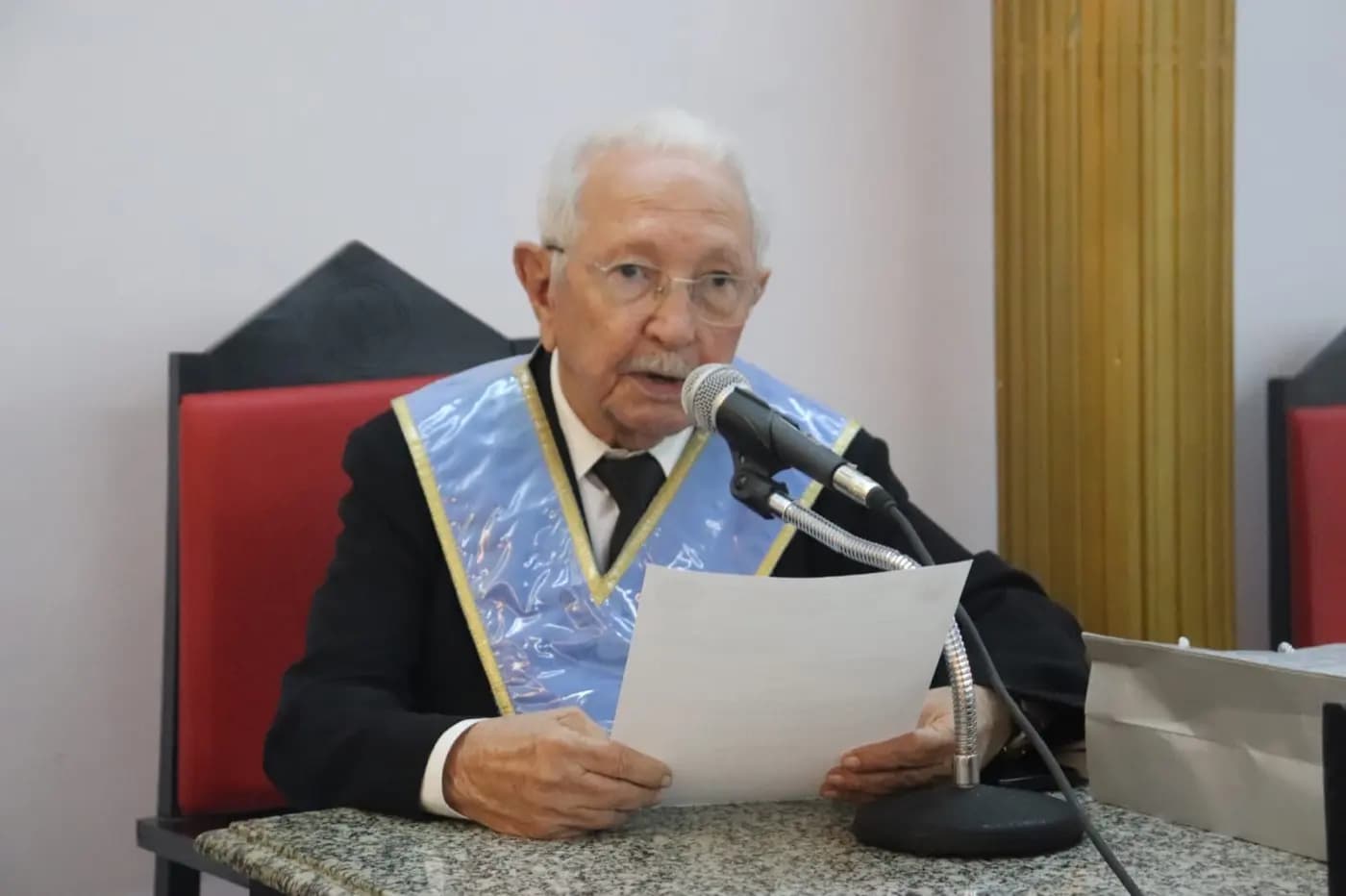Registro fotográfico: PARTICIPAÇÃO DO GRÃO-MESTRE DO GOB/RN NA SESSÃO MAGNA PÚBLICA ALUSIVA AO 52º ANO DE FUNDAÇÃO DA LOJA MAÇÔNICA DR. PEDRO GERMANO COSTA N° 2.349, ORIENTE DE NATAL/RN.