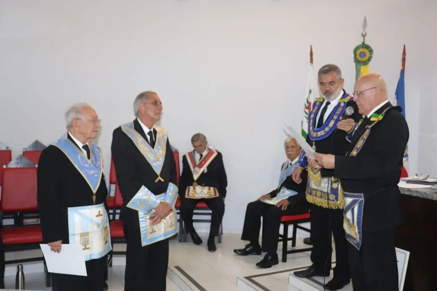 Registro fotográfico: PARTICIPAÇÃO DO GRÃO-MESTRE DO GOB/RN NA SESSÃO MAGNA PÚBLICA ALUSIVA AO 52º ANO DE FUNDAÇÃO DA LOJA MAÇÔNICA DR. PEDRO GERMANO COSTA N° 2.349, ORIENTE DE NATAL/RN.