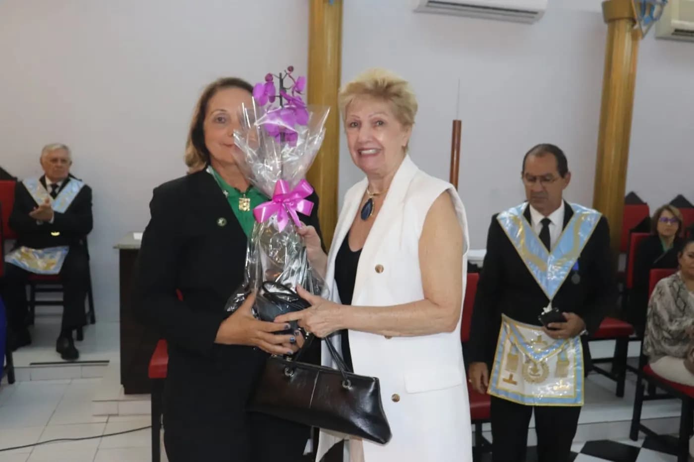 Registro fotográfico: PARTICIPAÇÃO DO GRÃO-MESTRE DO GOB/RN NA SESSÃO MAGNA PÚBLICA ALUSIVA AO 52º ANO DE FUNDAÇÃO DA LOJA MAÇÔNICA DR. PEDRO GERMANO COSTA N° 2.349, ORIENTE DE NATAL/RN.