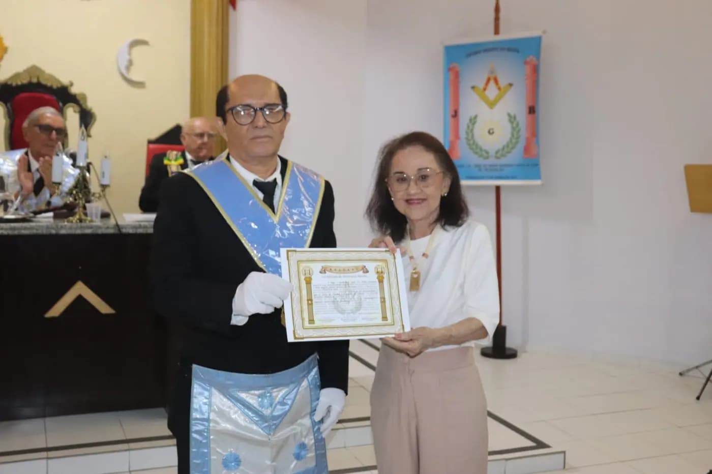 Registro fotográfico: PARTICIPAÇÃO DO GRÃO-MESTRE DO GOB/RN NA SESSÃO MAGNA PÚBLICA ALUSIVA AO 52º ANO DE FUNDAÇÃO DA LOJA MAÇÔNICA DR. PEDRO GERMANO COSTA N° 2.349, ORIENTE DE NATAL/RN.