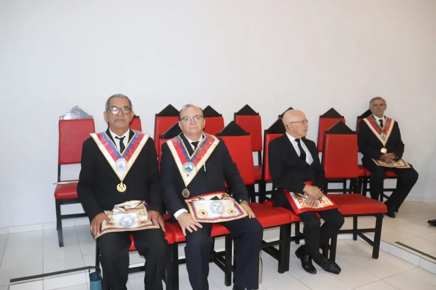 Registro fotográfico: PARTICIPAÇÃO DO GRÃO-MESTRE DO GOB/RN NA SESSÃO MAGNA PÚBLICA ALUSIVA AO 52º ANO DE FUNDAÇÃO DA LOJA MAÇÔNICA DR. PEDRO GERMANO COSTA N° 2.349, ORIENTE DE NATAL/RN.